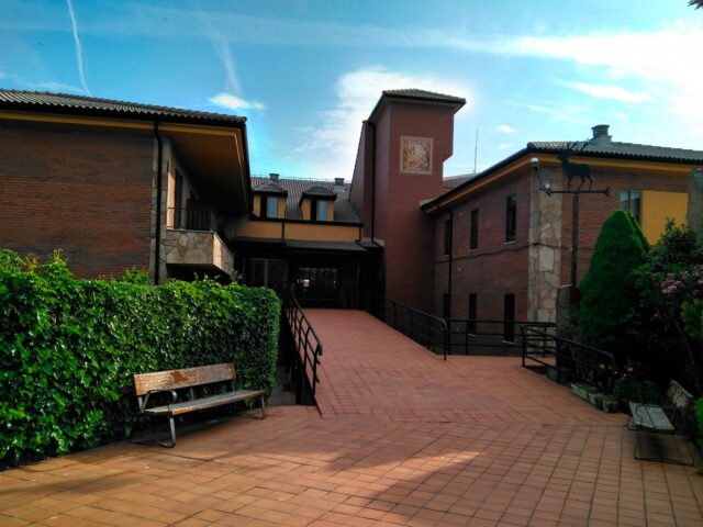 SilverJobs - RESIDENCIA SAGRADA FAMILIA